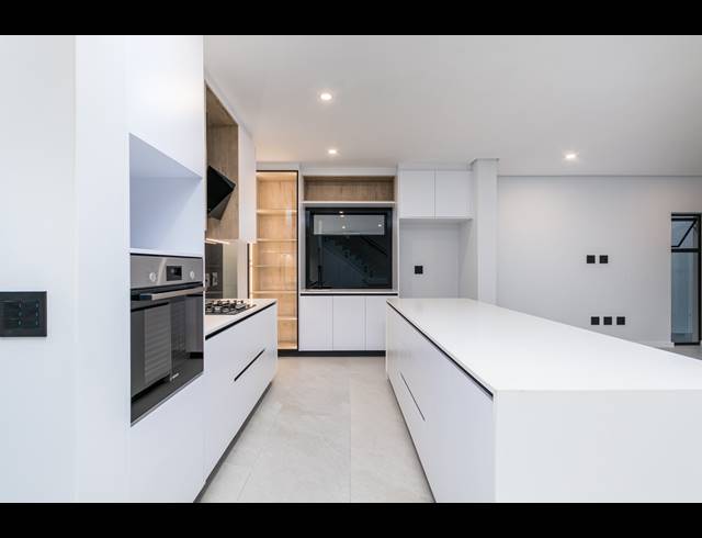 4 BEDROOM FREEHOLD FOR SALE IN SANDOWN